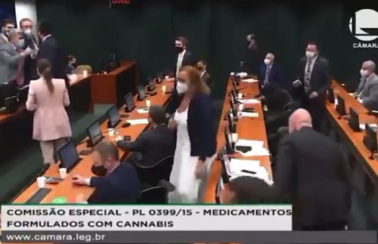 Comissão que discute liberação de remédio à base de cannabis tem bate-boca entre deputados; veja vídeo