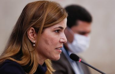 “Capitã Cloroquina”, médica cearense foi desclassificada de seleção por falsa autoria de artigo