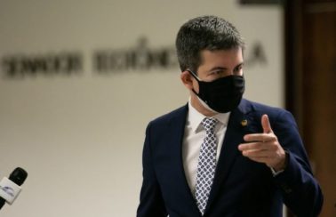 Randolfe quer acessar dados telefônico, fiscal e bancário de Pazuello