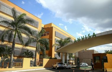 Anvisa pede à população que comunique reações adversas de tratamentos