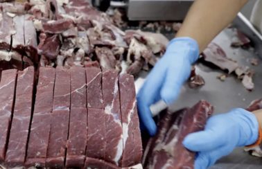 Consumo de carne no Brasil cai ao menor nível em 25 anos com disparada de preços