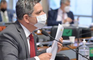 Rogério Carvalho diz que CPI apresentará elementos suficientes para abertura de processo de impeachment de Bolsonaro