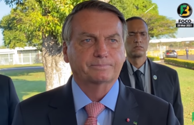 Bolsonaro se irrita com apoiadora e diz: ‘Quem não está contente comigo tem Lula em 2022’