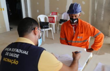 Maranhão começa a vacinar os trabalhadores da construção civil contra a Covid-19