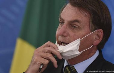 Bolsonaro chama senador pernambucano de ‘vampiro da saude’
