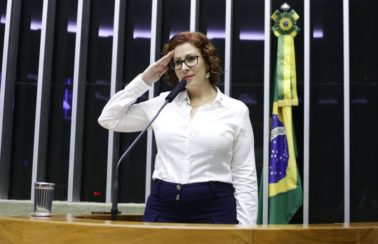 PDT recebe apoio de deputada bolsonarista Carla Zambelli após defesa do voto impresso