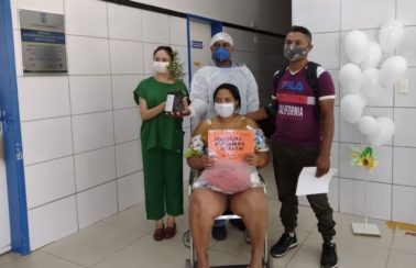 Hospital em Teresina entrega mudas de árvores para pacientes recuperados da Covid-19