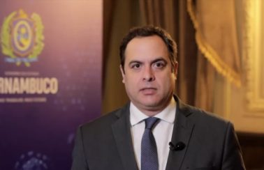 ‘O presidente não combate o vírus’, diz governador de PE sobre ação de Bolsonaro no STF contra restrições em meio à pandemia
