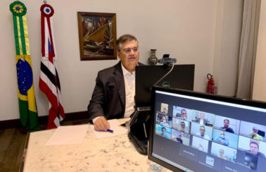 Dino anuncia vacinação contra a Covid-19 para profissionais da comunicação no Maranhão