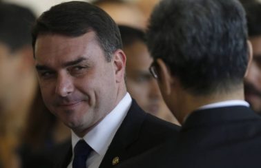 Flávio Bolsonaro anuncia filiação ao Patriota e partido estende convite a Bolsonaro