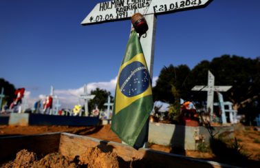 Brasil registra, entre janeiro e abril, 64% mais mortes do que o esperado para o período, aponta levantamento