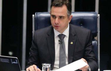 Rodrigo Pacheco promulga lei do salário mínimo de R$ 1,1 mil