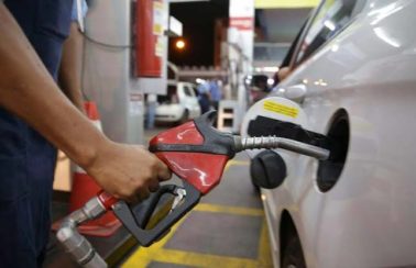 Em um ano, preço da gasolina subiu 43,06% no Brasil