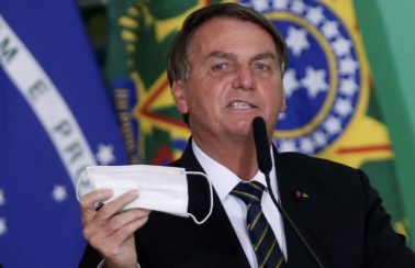 Bolsonaro volta a defender desobrigação de máscara para vacinados, mas diz que decisão será de governadores