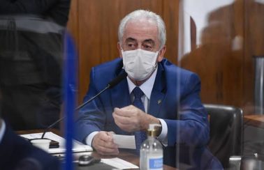 Após ter formação questionada, senador Otto Alencar (BA) publica documento que comprova atuação como médico