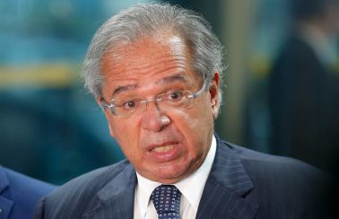 Auxílio emergencial será prorrogado por mais 3 meses, afirma Paulo Guedes