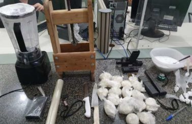 Polícia Militar desarticula laboratório de drogas e apreende arma de fogo e munições em Fortaleza