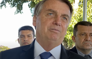Quem é contra privatizar Eletrobras “está de brincadeira”, diz Bolsonaro