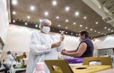 Repescagem para quem perdeu data da vacina contra Covid em Fortaleza vai até 28 de junho