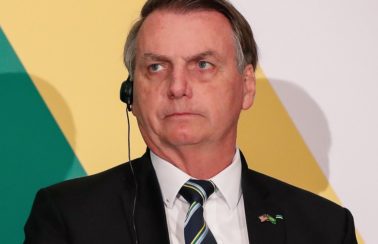 Bolsonaro sobre Lula nas eleições: “Só na fraude o ‘nove dedos’ volta”