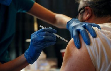 EUA divulgam plano para distribuir mais 55 milhões de vacinas contra Covid; Brasil está na lista