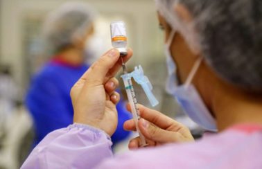 Fortaleza já vacinou 34% da população adulta com a primeira dose contra a Covid-19