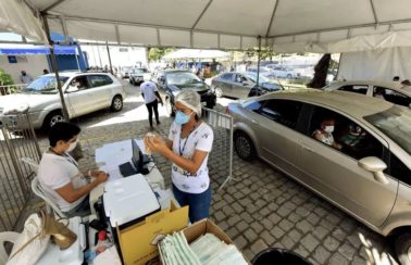 Após dois dias de suspensão, prefeitura de Salvador anuncia retomada de vacinação Covid-19