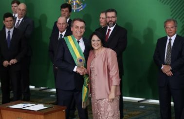 Justiça condena governo Bolsonaro por ofensas contra mulheres