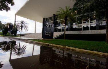 Senadores apresentam notícia-crime contra Bolsonaro no STF por prevaricação