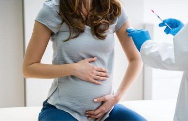 Grávidas que tomaram vacina de Oxford no RN só podem tomar 2ª dose 45 dias após o parto, orienta Sesap