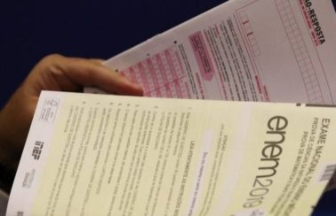 Ceará sanciona lei para pagamento da taxa de inscrição do Enem aos alunos da rede estadual que tiveram pedido de isenção negado