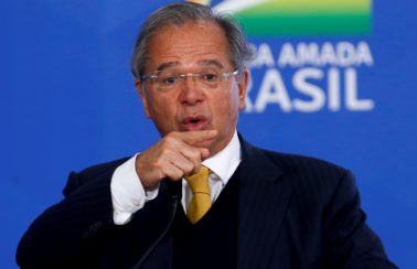 Paulo Guedes diz que dólar a R$ 5 favorece turismo interno no Brasil