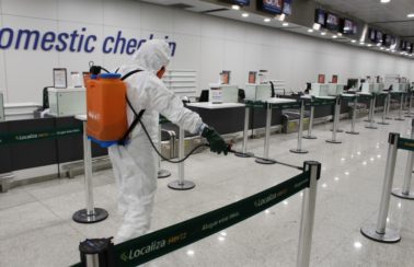 Aeroporto de Fortaleza passa a testar viajantes e vai ter barreira sanitária contra Covid-19, diz Dr. Cabeto