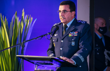 ‘Não enviaremos 50 notas’, diz comandante da Aeronáutica em tom de ameaça a Omar Aziz