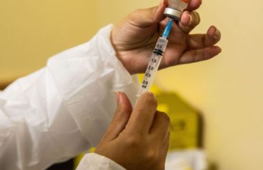Diminuir intervalo entre doses é ‘totalmente viável’, diz imunologista