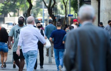 Média de mortes por covid-19 está em queda desde junho, diz Fiocruz
