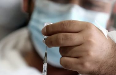Estudo em Noronha ajudará a avaliar a necessidade de 3ª dose contra Covid-19