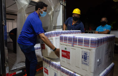Pernambuco recebe mais 184.250 doses de vacina Astrazeneca/Oxford