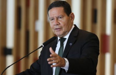 Mourão diz que Brasil não é ‘república de bananas’ e que haverá eleição mesmo sem voto impresso