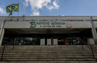 Butantan rebate Bolsonaro, defende Coronavac e nega fraude em contrato