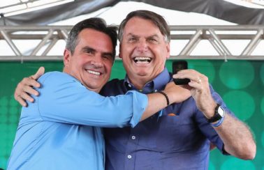 ‘Bolsonaro deve ficar mais próximo de filiação ao PP após convite a Ciro’, diz Flávio