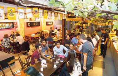 Pernambuco amplia horário de funcionamento de bares, shoppings e libera música ao vivo