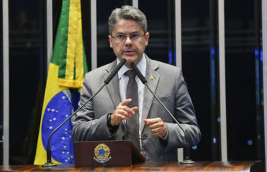 Governo Bolsonaro é ‘um estelionato político continuado’, afirma senador Alessandro Vieira, de Sergipe