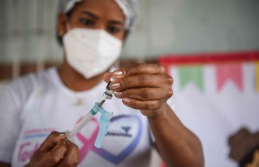 Salvador tem novo mutirão da 2ª dose contra a Covid-19 nesta segunda (26); 1ª dose segue suspensa