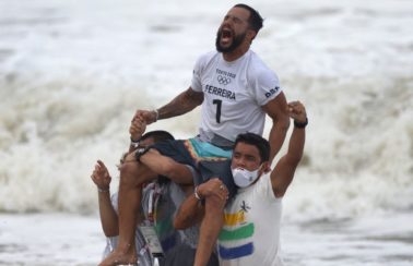 Potiguar Ítalo Ferreira faz história e é o primeiro campeão do surfe na história dos Jogos Olímpicos
