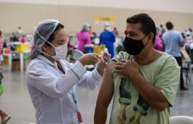 Fortaleza tem 52,8% da população vacinada com primeira dose ou dose única contra a Covid-19