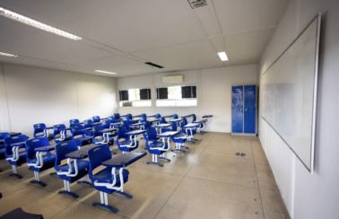 Alagoas vai antecipar 2ª dose da vacina contra Covid para profissionais da educação