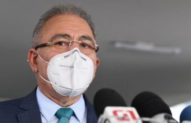 “É possível que se torne uma endemia e que tenhamos que vacinar a população brasileira anualmente”, diz Queiroga
