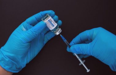 Anvisa alerta sobre casos raros de Guillain-Barré após vacinação contra Covid-19