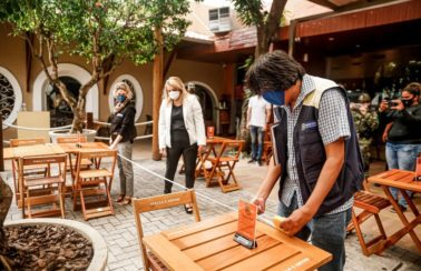 Governo de PE libera funcionamento de bares e restaurantes até meia-noite e dobra número de pessoas em eventos corporativos